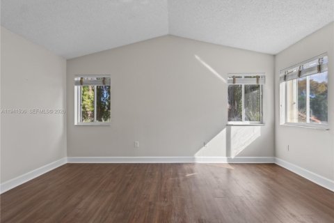 House in Doral, Florida 4 bedrooms, 200.11 sq.m. № 2000432 - photo 19