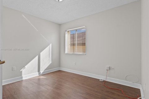 House in Doral, Florida 4 bedrooms, 200.11 sq.m. № 2000432 - photo 15