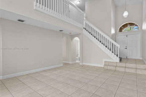 House in Doral, Florida 4 bedrooms, 200.11 sq.m. № 2000432 - photo 11