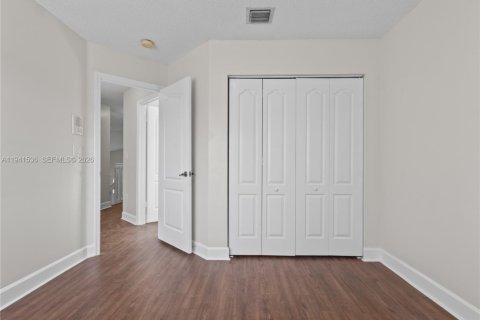 House in Doral, Florida 4 bedrooms, 200.11 sq.m. № 2000432 - photo 30