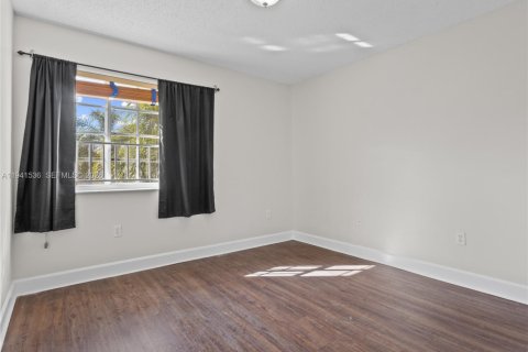 House in Doral, Florida 4 bedrooms, 200.11 sq.m. № 2000432 - photo 29