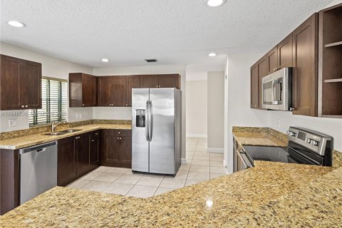 House in Doral, Florida 4 bedrooms, 200.11 sq.m. № 2000432 - photo 4