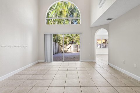 House in Doral, Florida 4 bedrooms, 200.11 sq.m. № 2000432 - photo 10