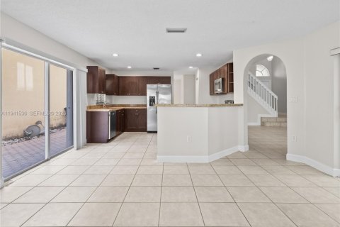 House in Doral, Florida 4 bedrooms, 200.11 sq.m. № 2000432 - photo 5