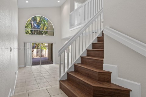 House in Doral, Florida 4 bedrooms, 200.11 sq.m. № 2000432 - photo 14