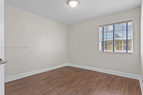 House in Doral, Florida 4 bedrooms, 200.11 sq.m. № 2000432 - photo 26