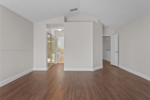 House in Doral, Florida 4 bedrooms, 200.11 sq.m. № 2000432 - photo 20