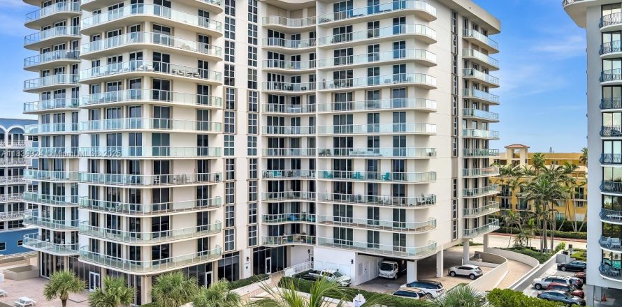 Condo in Surfside, Florida, 2 bedrooms  № 1821971