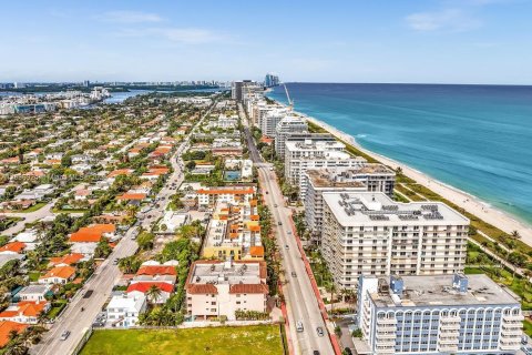 Condo in Surfside, Florida, 2 bedrooms  № 1821971 - photo 9