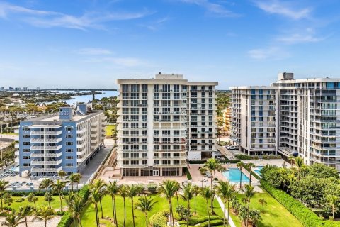 Condo in Surfside, Florida, 2 bedrooms  № 1821971 - photo 10