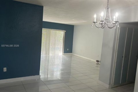 Condo à Pinecrest, Floride, 2 chambres  № 2240662