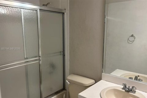 Copropriété à louer à Pinecrest, Floride: 2 chambres, 96.62 m2 № 2240662 - photo 12