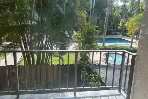 Copropriété à louer à Pinecrest, Floride: 2 chambres, 96.62 m2 № 2240662 - photo 4