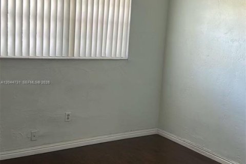 Copropriété à louer à Pinecrest, Floride: 2 chambres, 96.62 m2 № 2240662 - photo 6