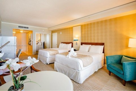 Купить кондоминиум в Санни-Айлс-Бич, Флорида 51.19м2, № 1985362 - фото 3