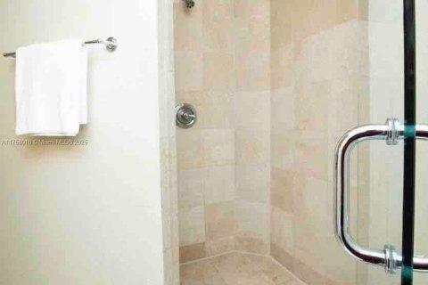 Купить кондоминиум в Санни-Айлс-Бич, Флорида 51.19м2, № 1985362 - фото 9