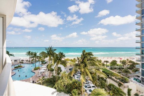 Купить кондоминиум в Санни-Айлс-Бич, Флорида 51.19м2, № 1985362 - фото 2