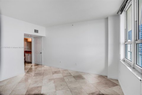 Condo in Miami, Florida, 3 bedrooms  № 1693231 - photo 16