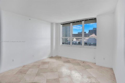 Condo in Miami, Florida, 3 bedrooms  № 1693231 - photo 12