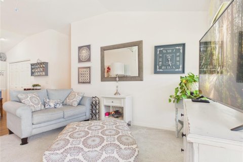 House in The Villages, Florida 2 bedrooms, 111.76 sq.m. № 2393844 - photo 6