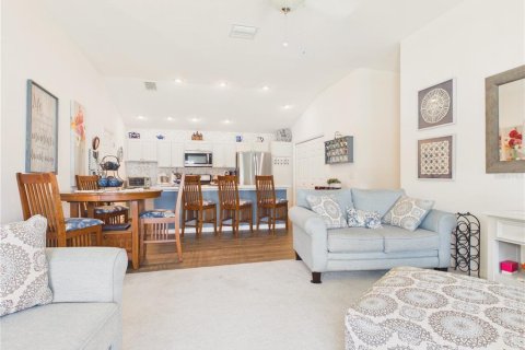 House in The Villages, Florida 2 bedrooms, 111.76 sq.m. № 2393844 - photo 7