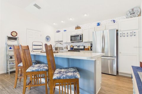 House in The Villages, Florida 2 bedrooms, 111.76 sq.m. № 2393844 - photo 11