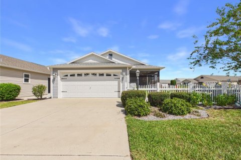 House in The Villages, Florida 2 bedrooms, 111.76 sq.m. № 2393844