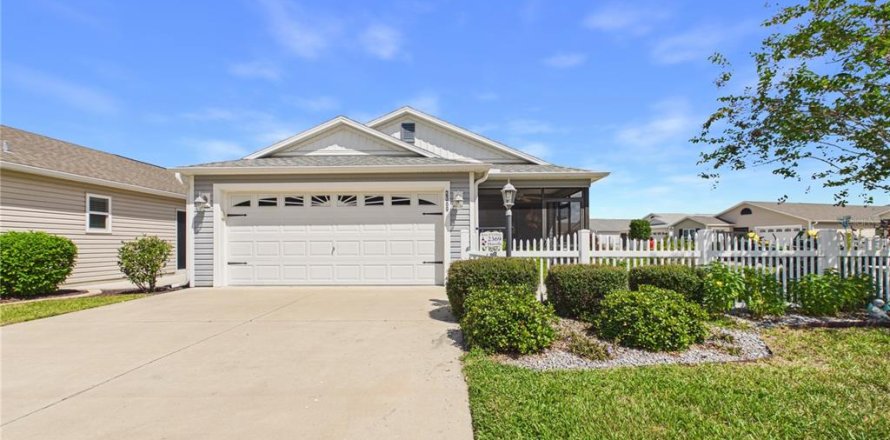 House in The Villages, Florida 2 bedrooms, 111.76 sq.m. № 2393844