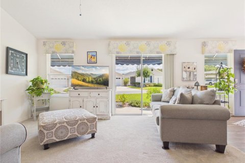 House in The Villages, Florida 2 bedrooms, 111.76 sq.m. № 2393844 - photo 5