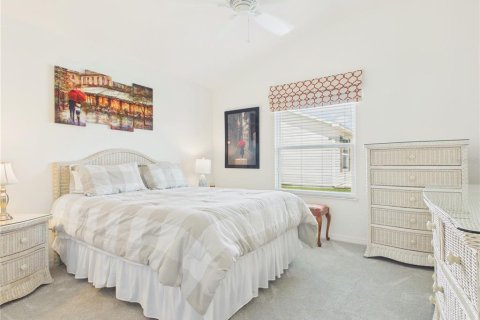 House in The Villages, Florida 2 bedrooms, 111.76 sq.m. № 2393844 - photo 14