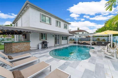 Casa en alquiler en Miami, Florida, 4 dormitorios, 232.26 m2 № 1921294 - foto 1
