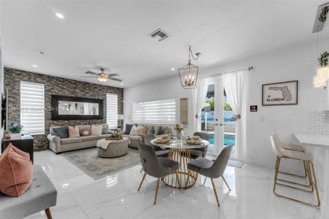 Casa en alquiler en Miami, Florida, 4 dormitorios, 232.26 m2 № 1921294 - foto 5