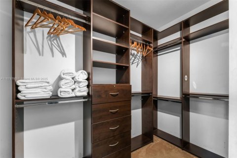 Casa en alquiler en Miami, Florida, 4 dormitorios, 232.26 m2 № 1921294 - foto 19