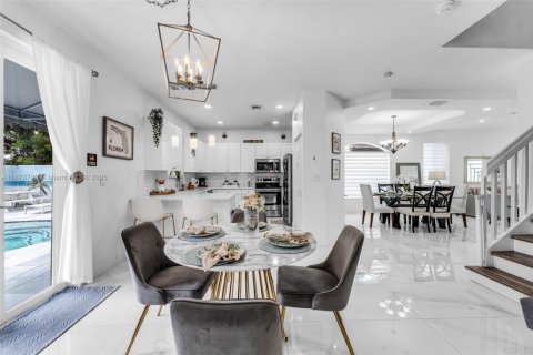 Casa en alquiler en Miami, Florida, 4 dormitorios, 232.26 m2 № 1921294 - foto 9