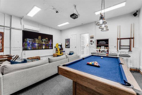 Casa en alquiler en Miami, Florida, 4 dormitorios, 232.26 m2 № 1921294 - foto 12