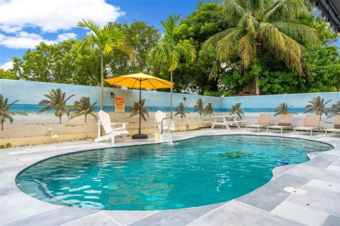 Casa en alquiler en Miami, Florida, 4 dormitorios, 232.26 m2 № 1921294 - foto 23