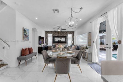 Casa en alquiler en Miami, Florida, 4 dormitorios, 232.26 m2 № 1921294 - foto 8