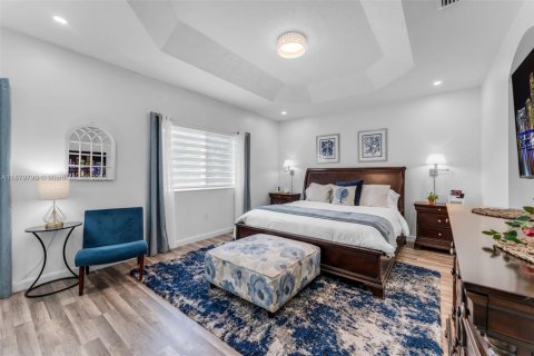Casa en alquiler en Miami, Florida, 4 dormitorios, 232.26 m2 № 1921294 - foto 17