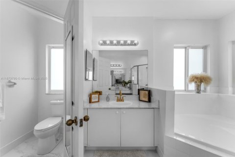 Casa en alquiler en Miami, Florida, 4 dormitorios, 232.26 m2 № 1921294 - foto 21