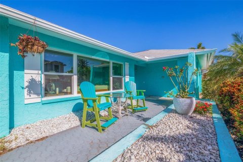 Villa ou maison à vendre à Saint Pete Beach, Floride: 3 chambres, 178.19 m2 № 1782443 - photo 9