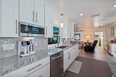 Villa ou maison à vendre à Saint Pete Beach, Floride: 3 chambres, 178.19 m2 № 1782443 - photo 17