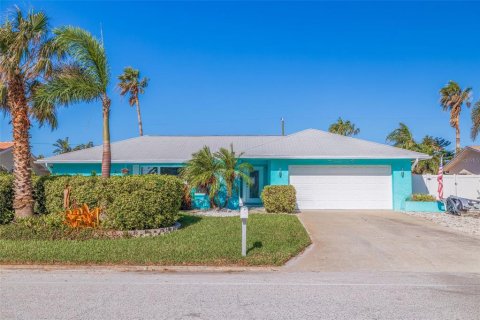 Villa ou maison à vendre à Saint Pete Beach, Floride: 3 chambres, 178.19 m2 № 1782443 - photo 1