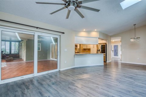 House in Palm Harbor, Florida 3 bedrooms, 176.14 sq.m. № 2378007 - photo 18