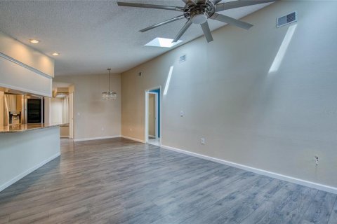 House in Palm Harbor, Florida 3 bedrooms, 176.14 sq.m. № 2378007 - photo 19