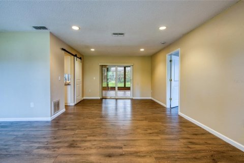 House in Palm Harbor, Florida 3 bedrooms, 176.14 sq.m. № 2378007 - photo 12