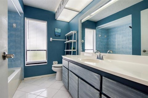 House in Palm Harbor, Florida 3 bedrooms, 176.14 sq.m. № 2378007 - photo 23