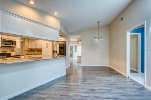 House in Palm Harbor, Florida 3 bedrooms, 176.14 sq.m. № 2378007 - photo 17