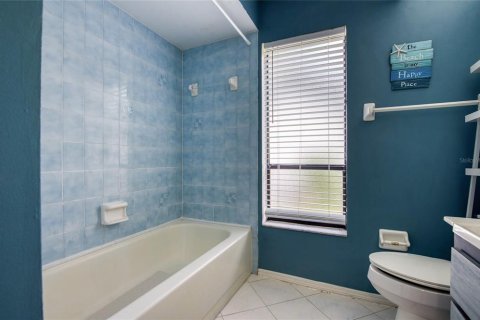 House in Palm Harbor, Florida 3 bedrooms, 176.14 sq.m. № 2378007 - photo 24