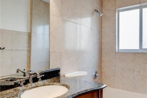 Touwnhouse à vendre à Margate, Floride: 4 chambres, 188.03 m2 № 2005247 - photo 14