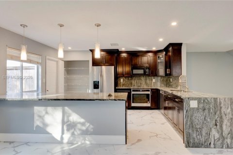 Touwnhouse à vendre à Margate, Floride: 4 chambres, 188.03 m2 № 2005247 - photo 10